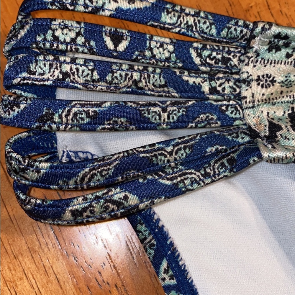 Athleta Swim Bottoms size medium. Pre-owned but great condition.